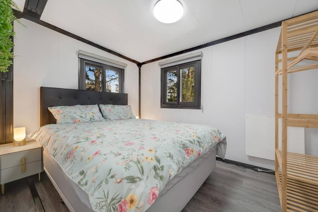 2 Bedrooms Cabin 5 Min To Pukekohe Town Centre ภายนอก รูปภาพ